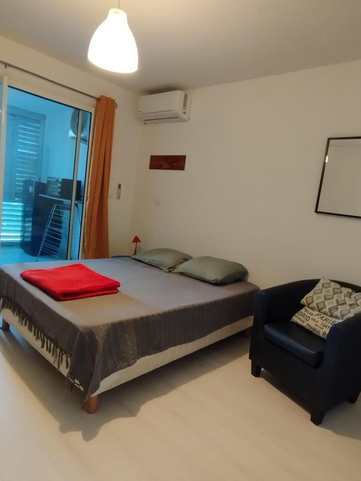 Studio Au Calme Saint-Denis Ngoại thất bức ảnh